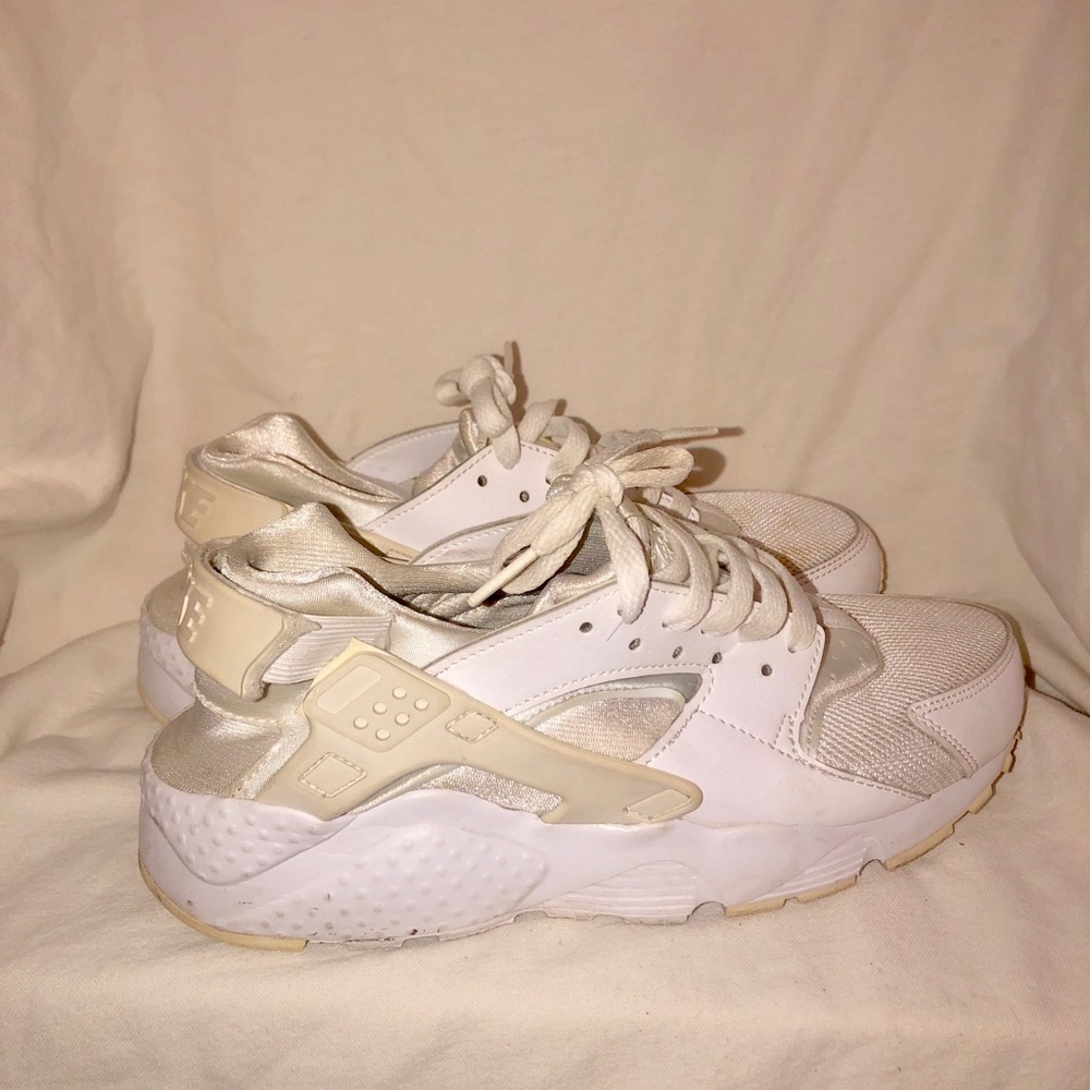 Nike Boy White Huaraches